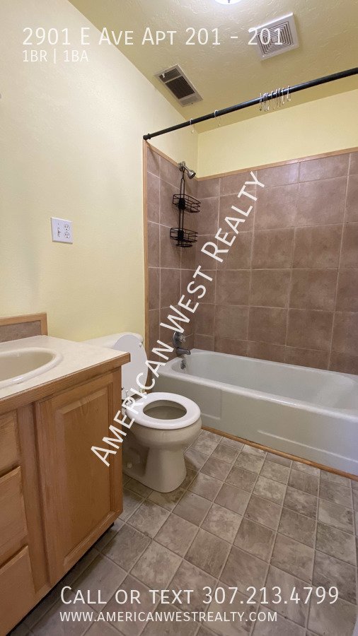 Upstairs 1bed/1bath property image