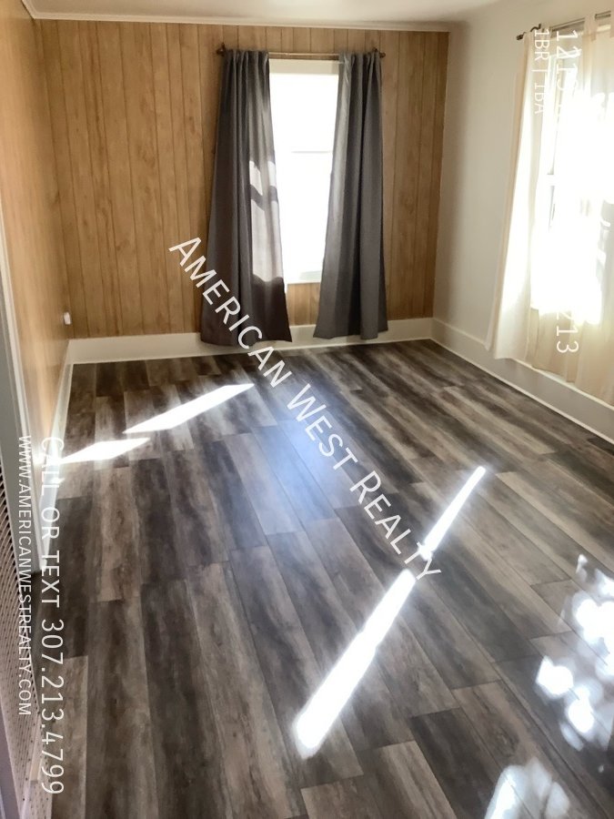 End unit close to downtown! property image