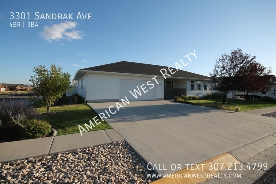 Large 4bed/3bath/2car property image