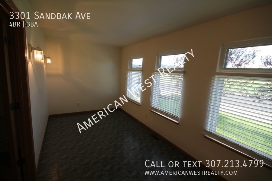 Large 4bed/3bath/2car property image