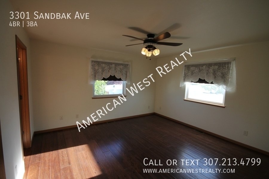 Large 4bed/3bath/2car property image