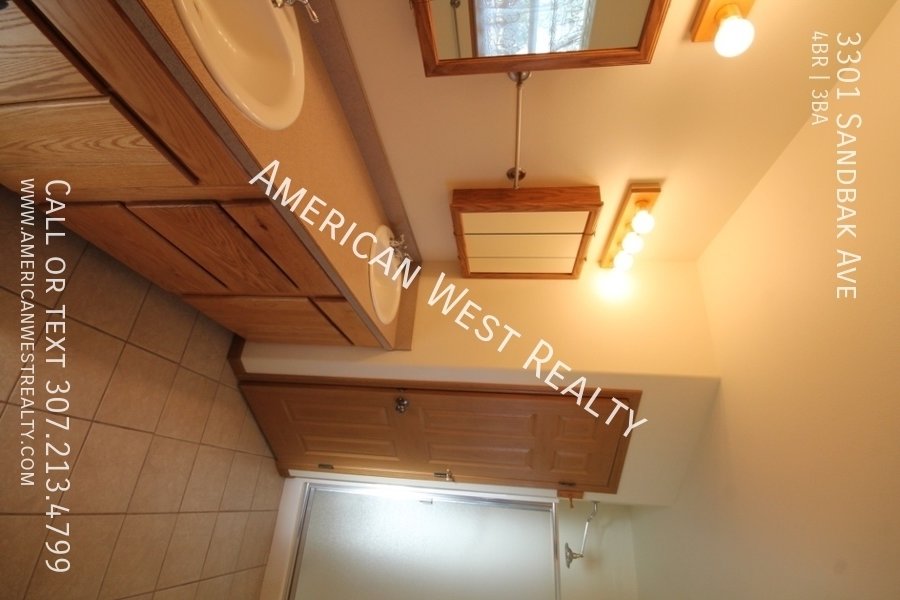 Large 4bed/3bath/2car property image