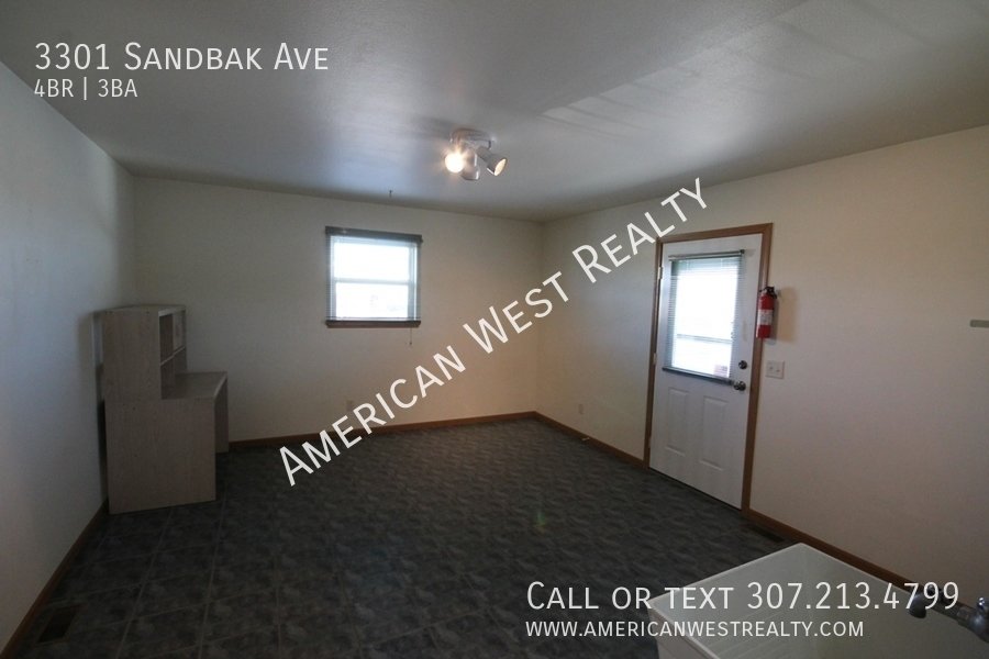 Large 4bed/3bath/2car property image