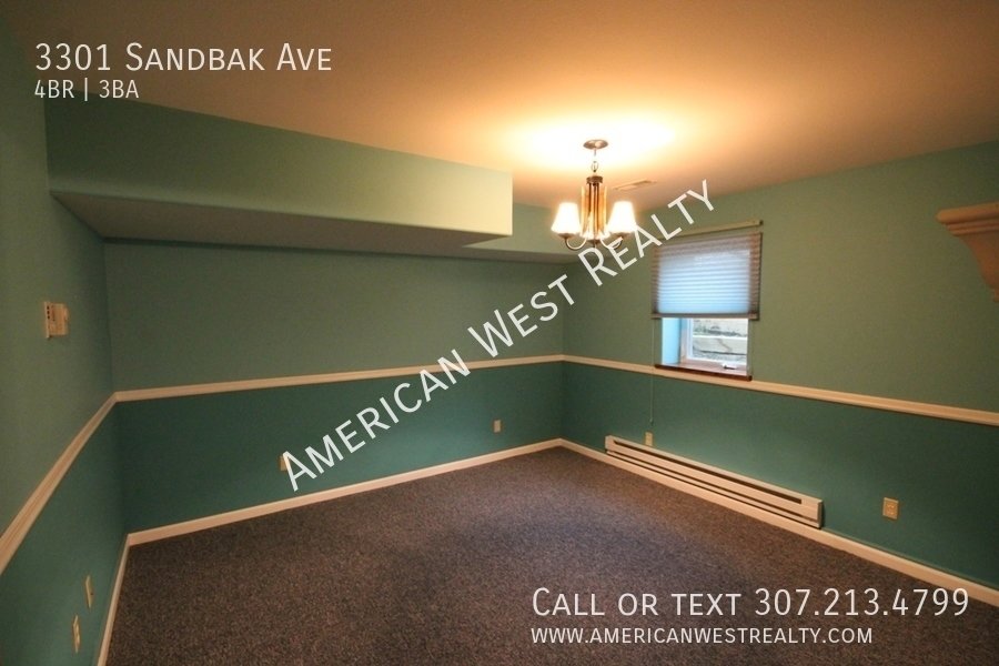 Large 4bed/3bath/2car property image