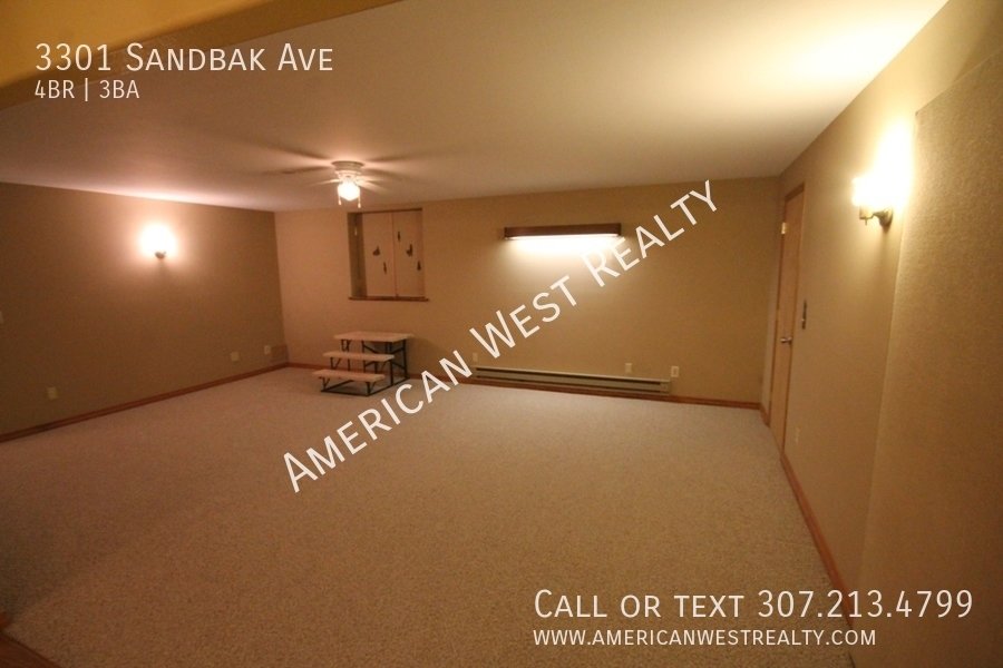 Large 4bed/3bath/2car property image