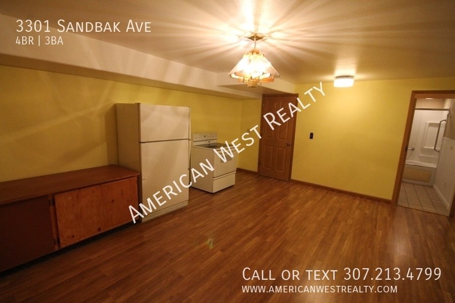 Large 4bed/3bath/2car property image