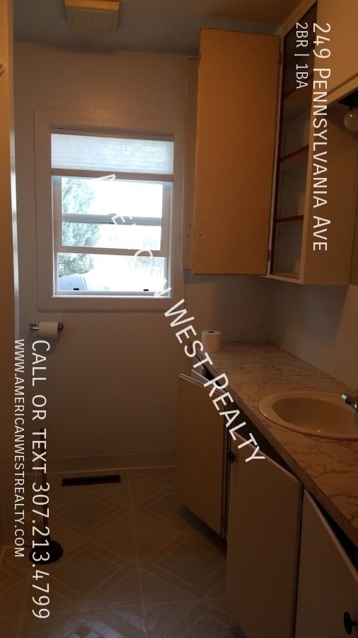 Cute 2 Bedroom house with a garage property image