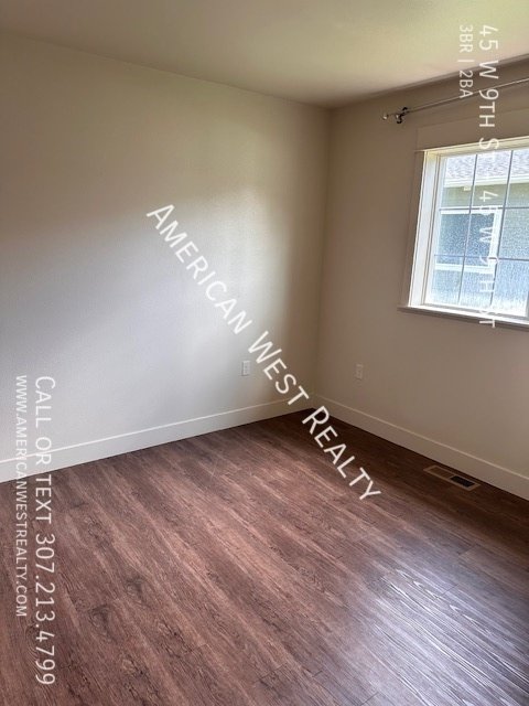 45 W 9th St property image