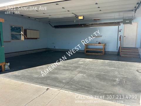 Large 4bed/3bath/2car property image