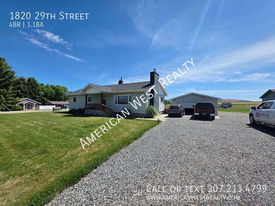 Beautiful lot with super cute 4 Bed/2 Bath Single Family Home! property image