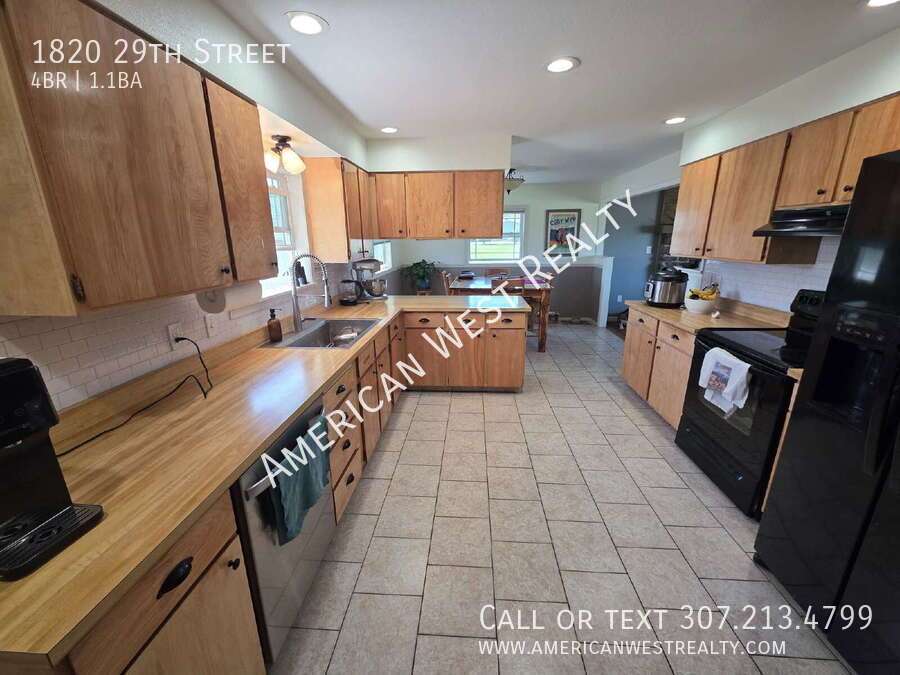 Beautiful lot with super cute 4 Bed/2 Bath Single Family Home! property image