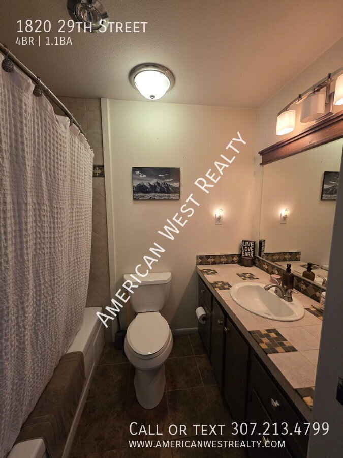 Beautiful lot with super cute 4 Bed/2 Bath Single Family Home! property image