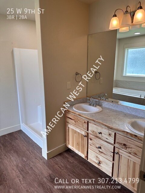 Beautiful 3 bed, 2 bath property image
