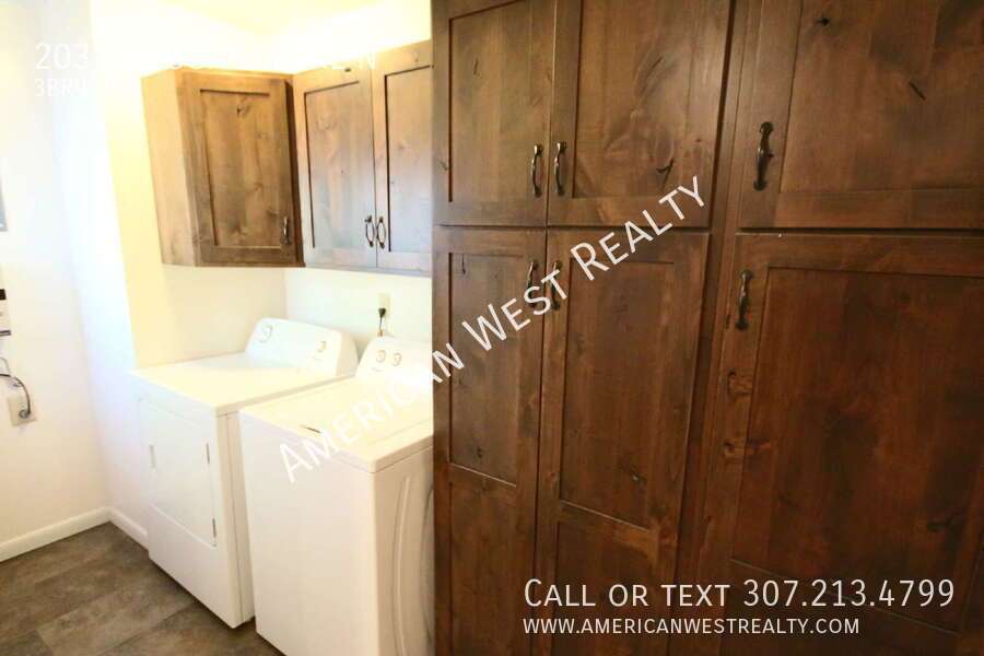 2031 Shoshone Trail North
Beautiful home in established neighborhood property image