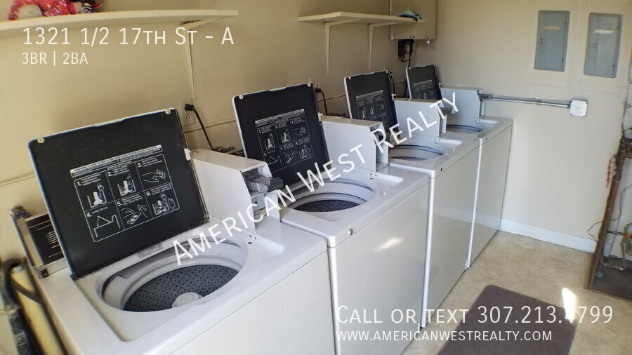 3 Bed 2 Bath Newer Flooring and Paint Throughout property image