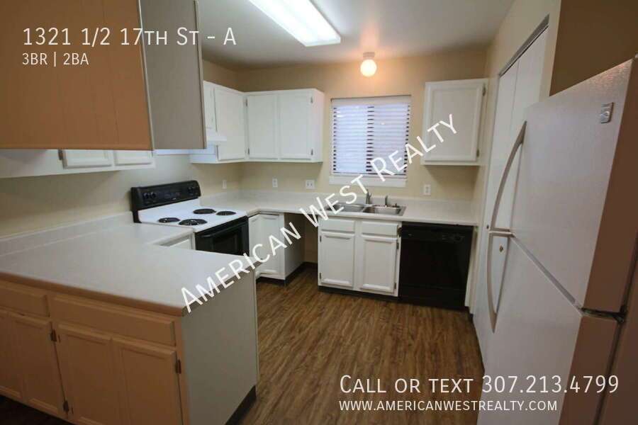 3 Bed 2 Bath Newer Flooring and Paint Throughout property image