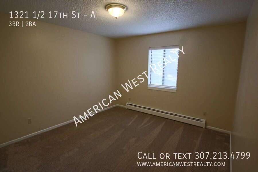 3 Bed 2 Bath Newer Flooring and Paint Throughout property image