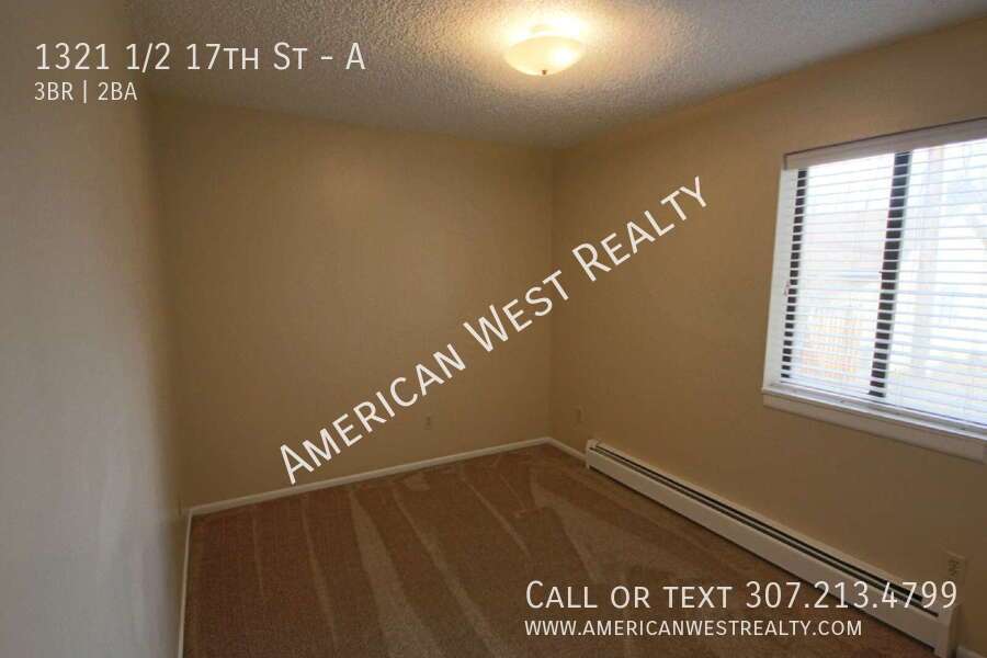 3 Bed 2 Bath Newer Flooring and Paint Throughout property image
