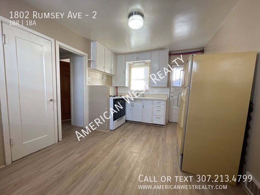 Efficiency apartment, utilities included property image