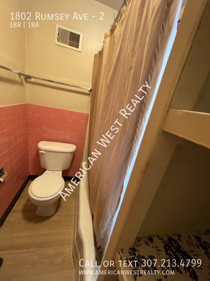 Efficiency apartment, utilities included property image