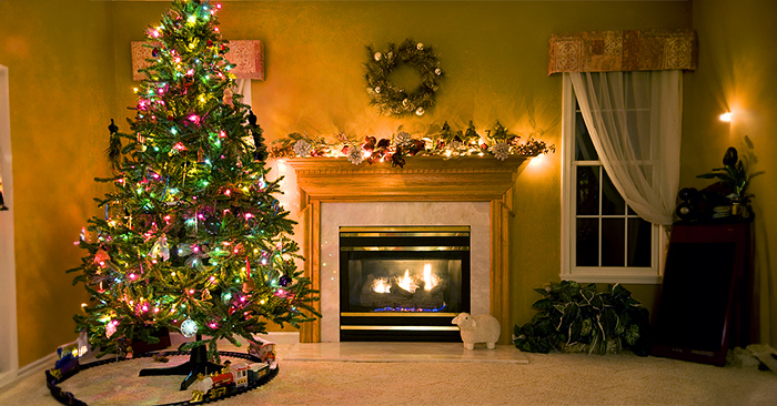 Hosting Guests for the Holidays? Use These Design Hacks to Keep Your Space in Tip-Top Shape